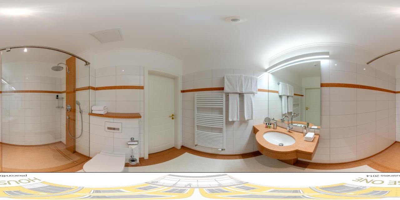 Art Hotel House One Baden-Baden Bagian luar foto