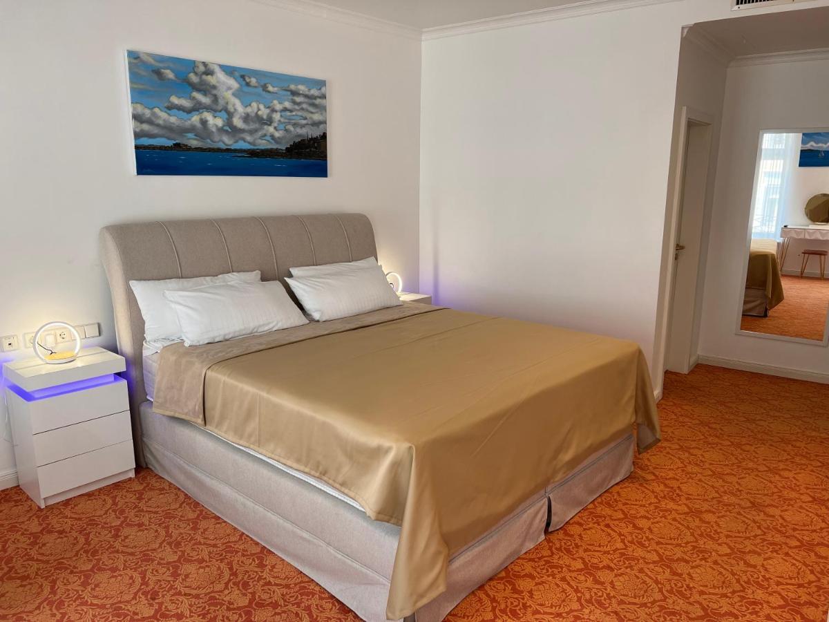 Art Hotel House One Baden-Baden Bagian luar foto
