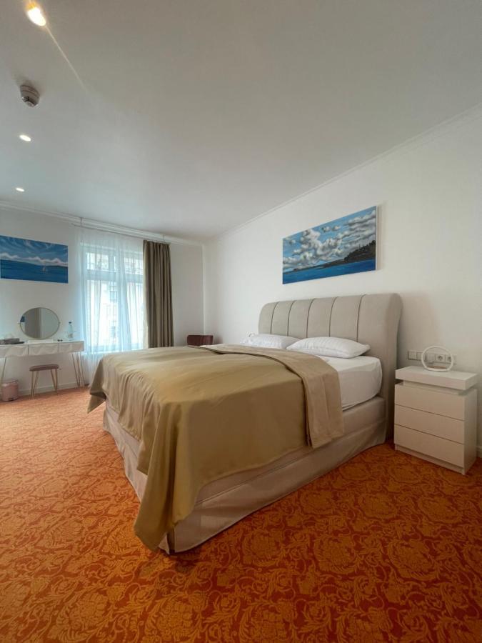 Art Hotel House One Baden-Baden Bagian luar foto