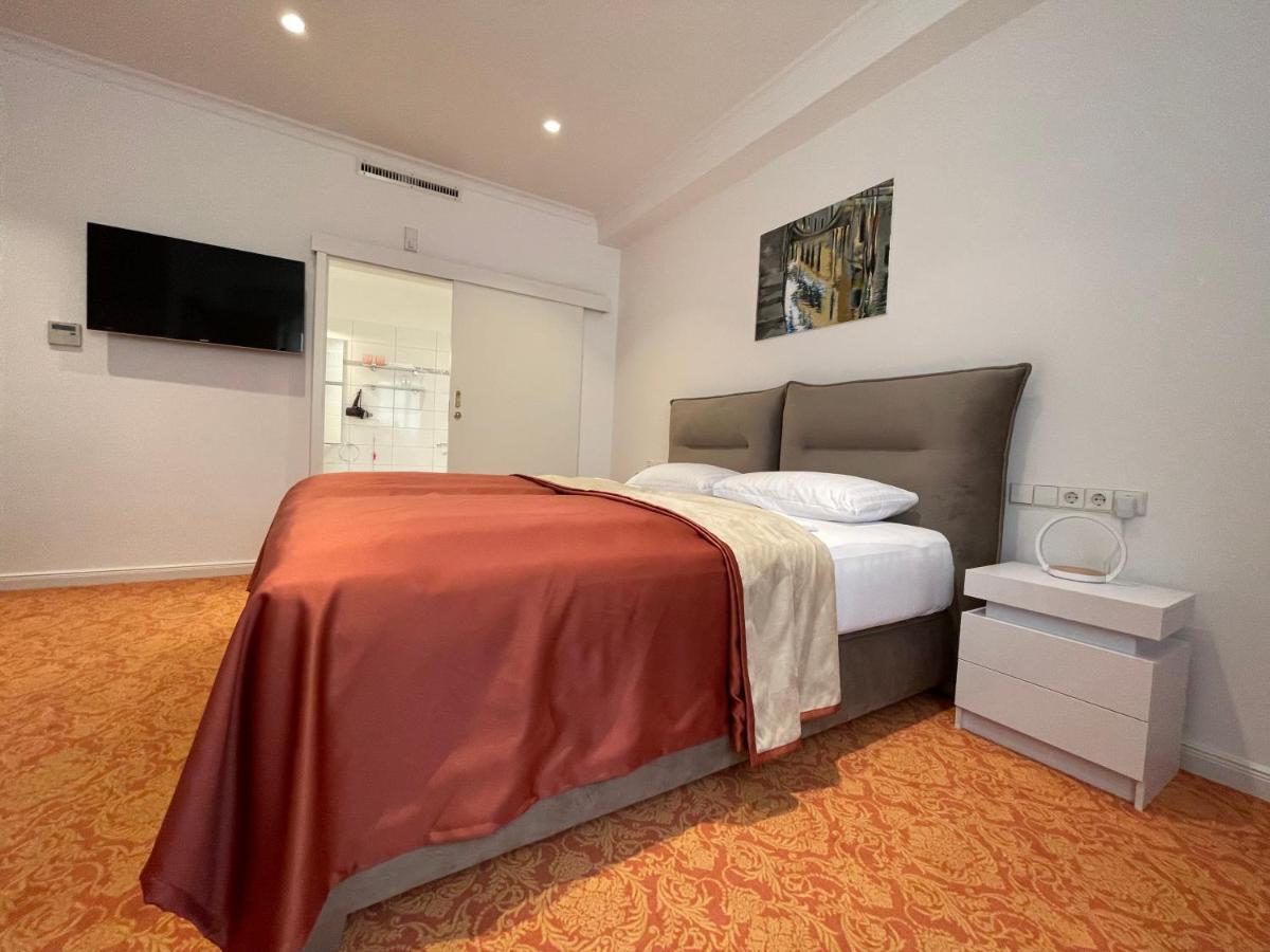 Art Hotel House One Baden-Baden Bagian luar foto